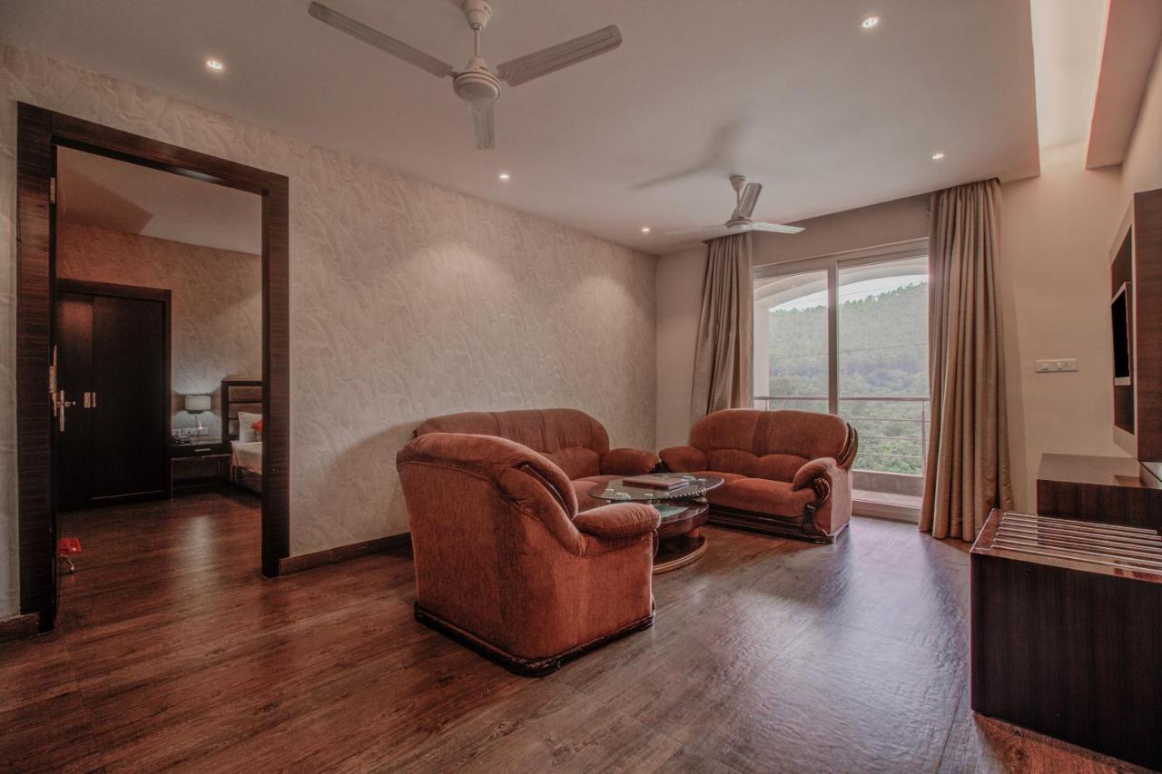 Oyo 3575 The Wave International Hotel Jamshedpur Bagian luar foto
