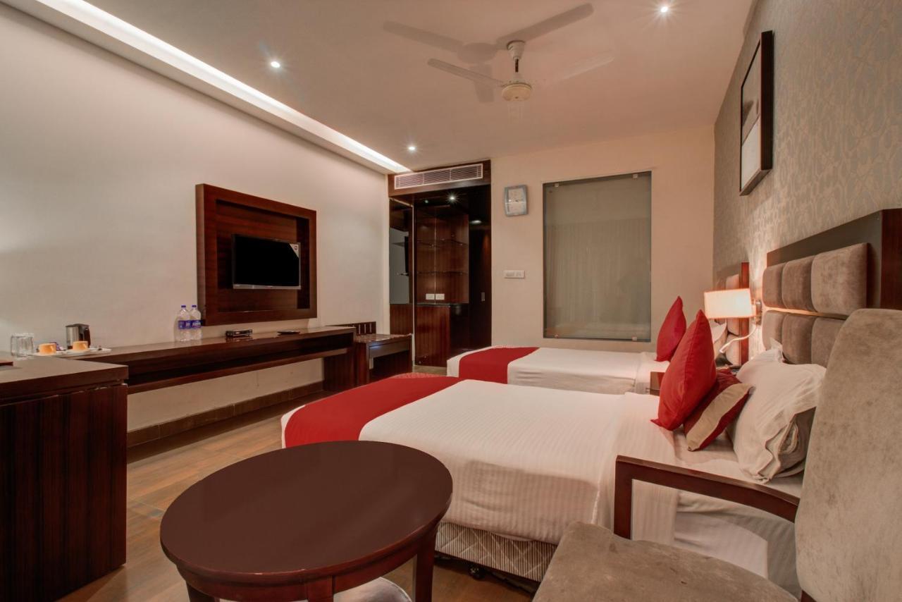 Oyo 3575 The Wave International Hotel Jamshedpur Bagian luar foto